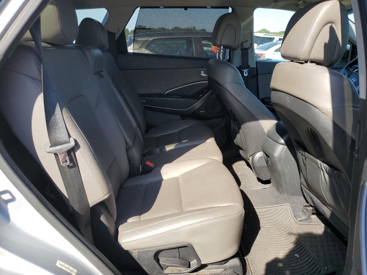 2014 Hyundai Santa Fe - Image 11