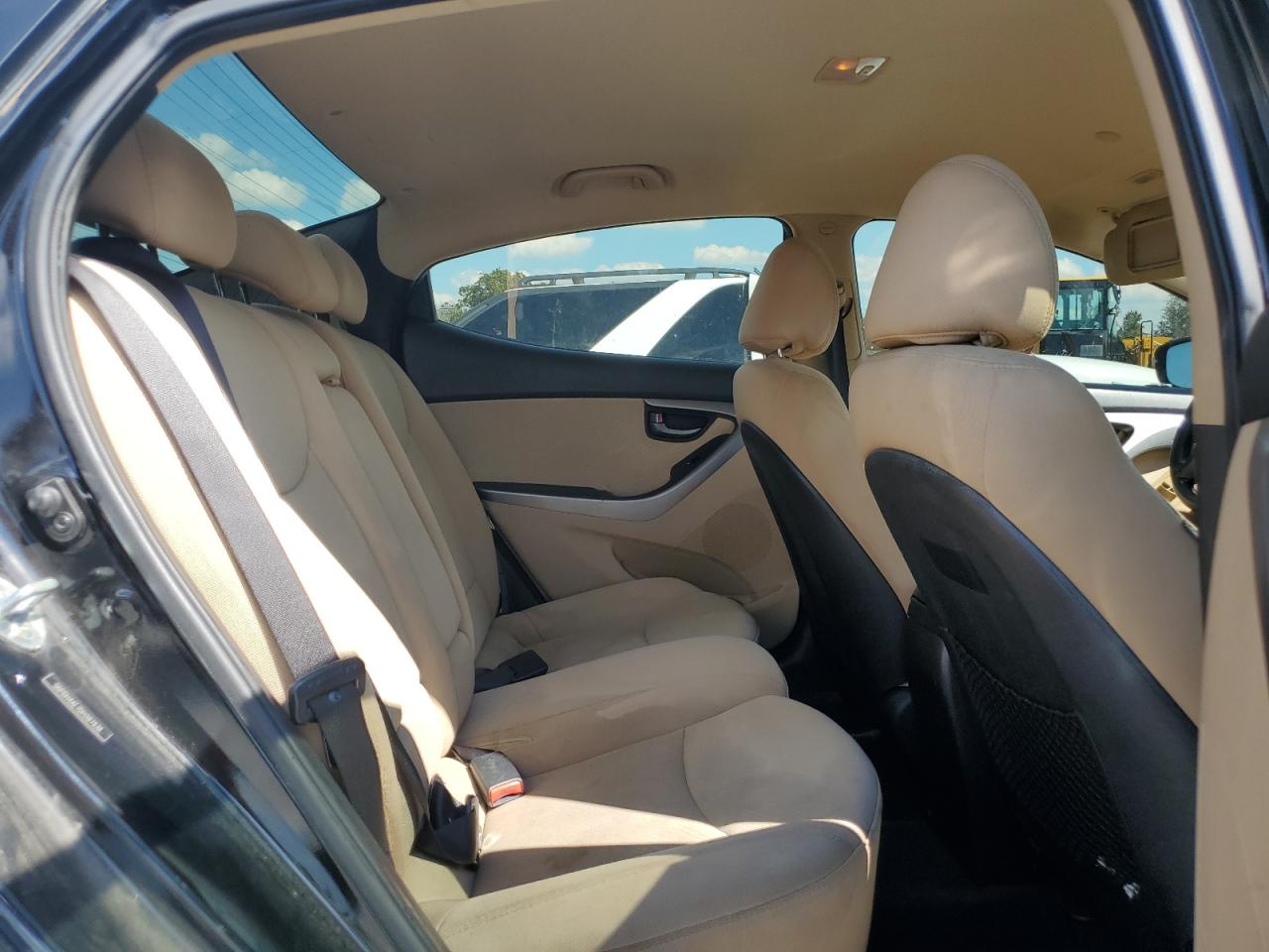 2013 Hyundai Elantra - Image 10