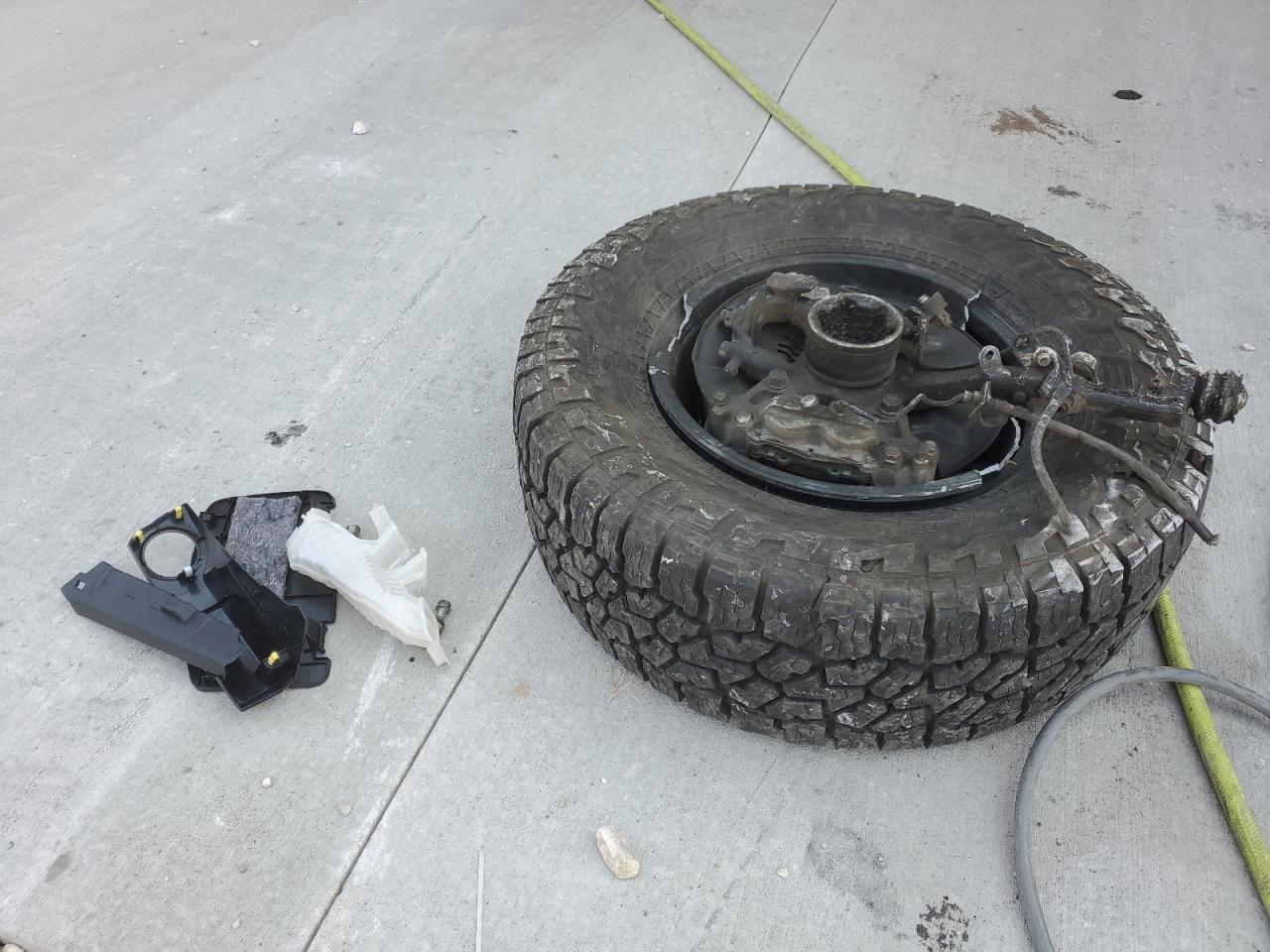 2020 Toyota 4Runner Sr5/Sr5 Premium VIN: JTEBU5JR2L5770615 Lot: 69325874