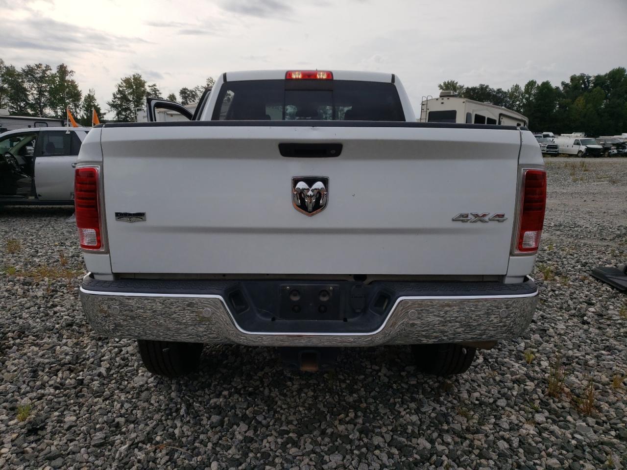 2018 Ram 2500 Laramie VIN: 3C6UR5FL3JG155796 Lot: 70849034