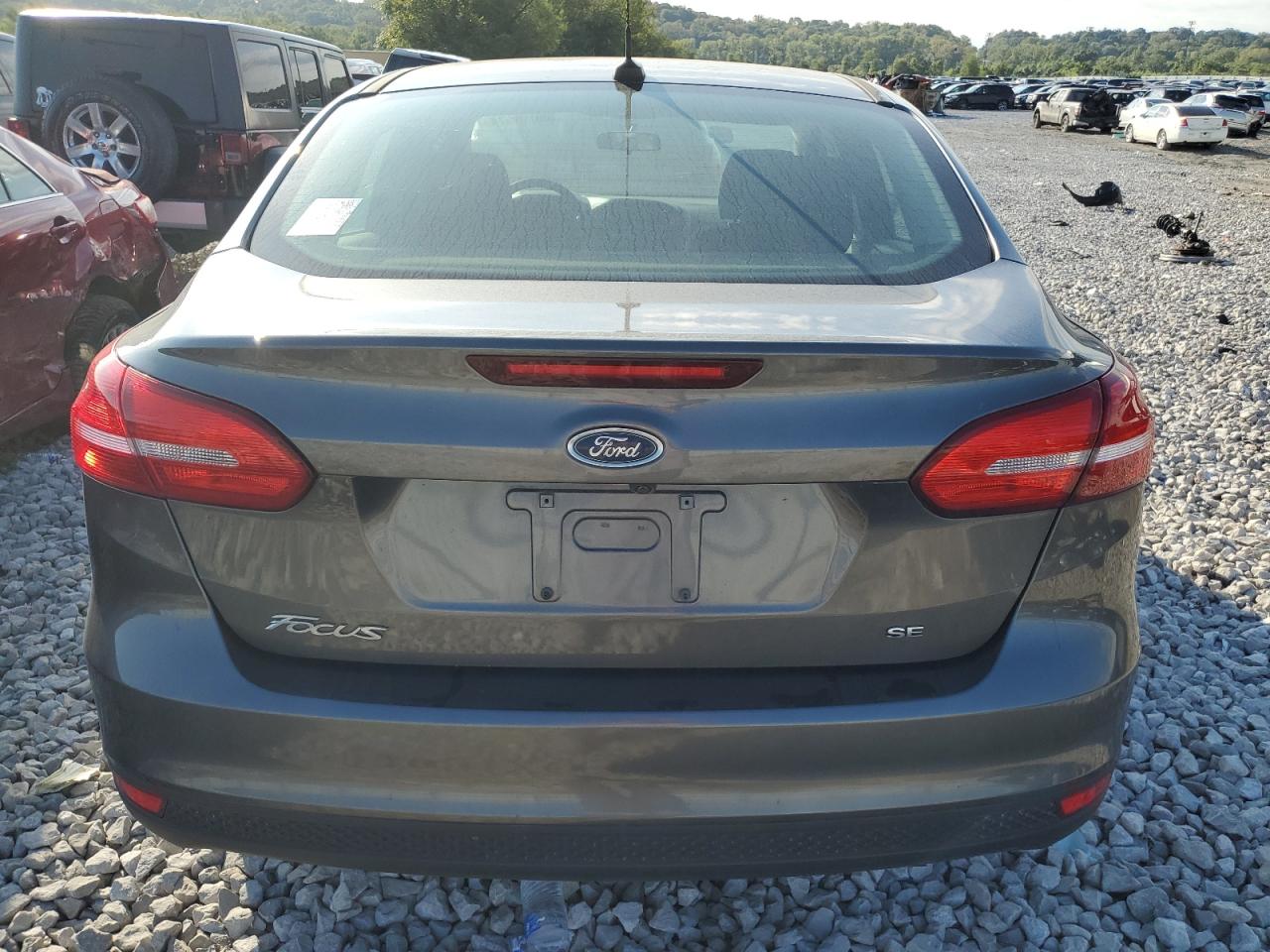 1FADP3F25JL211028 2018 Ford Focus Se