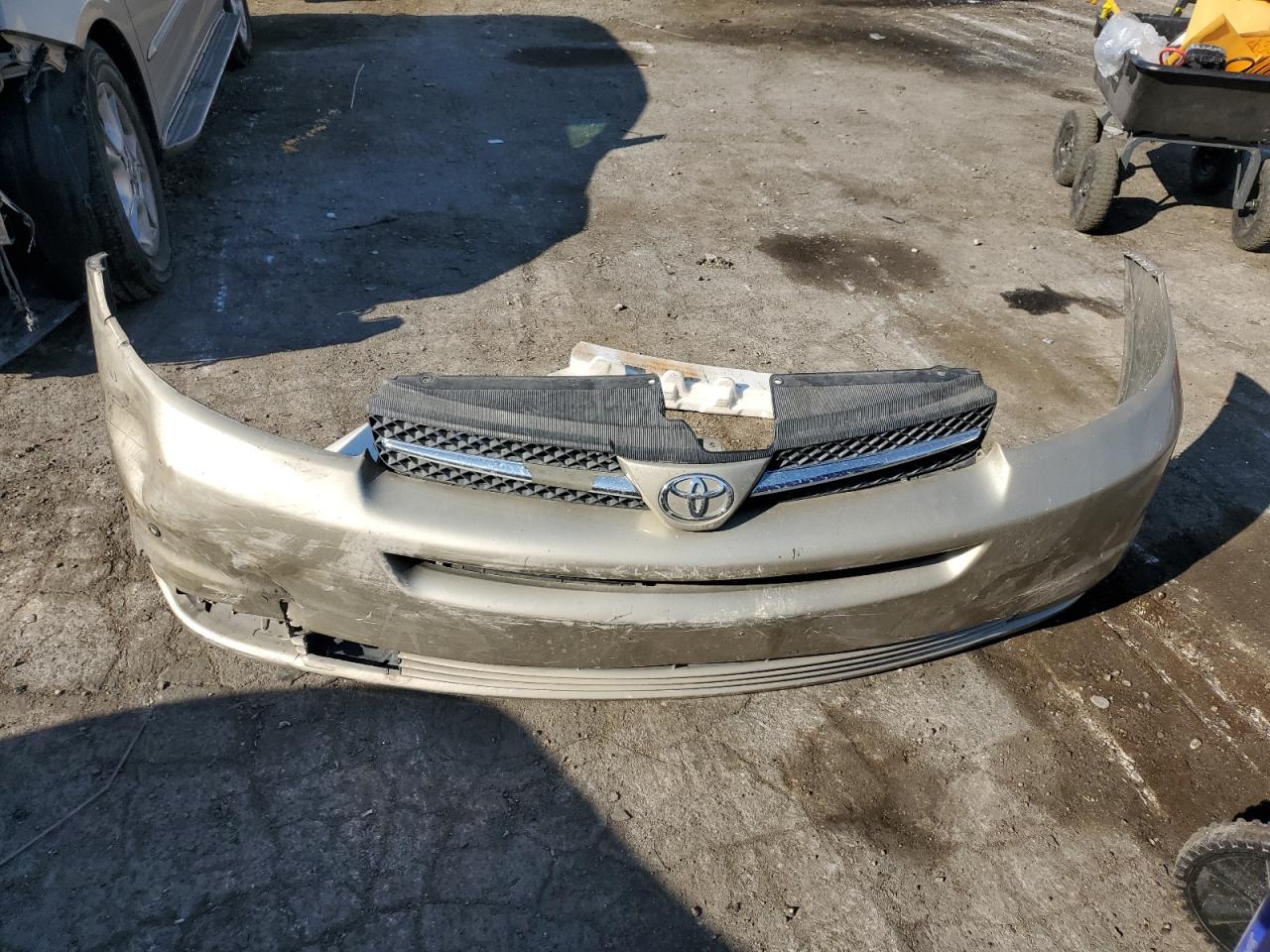 2004 Toyota Sienna - Image 13