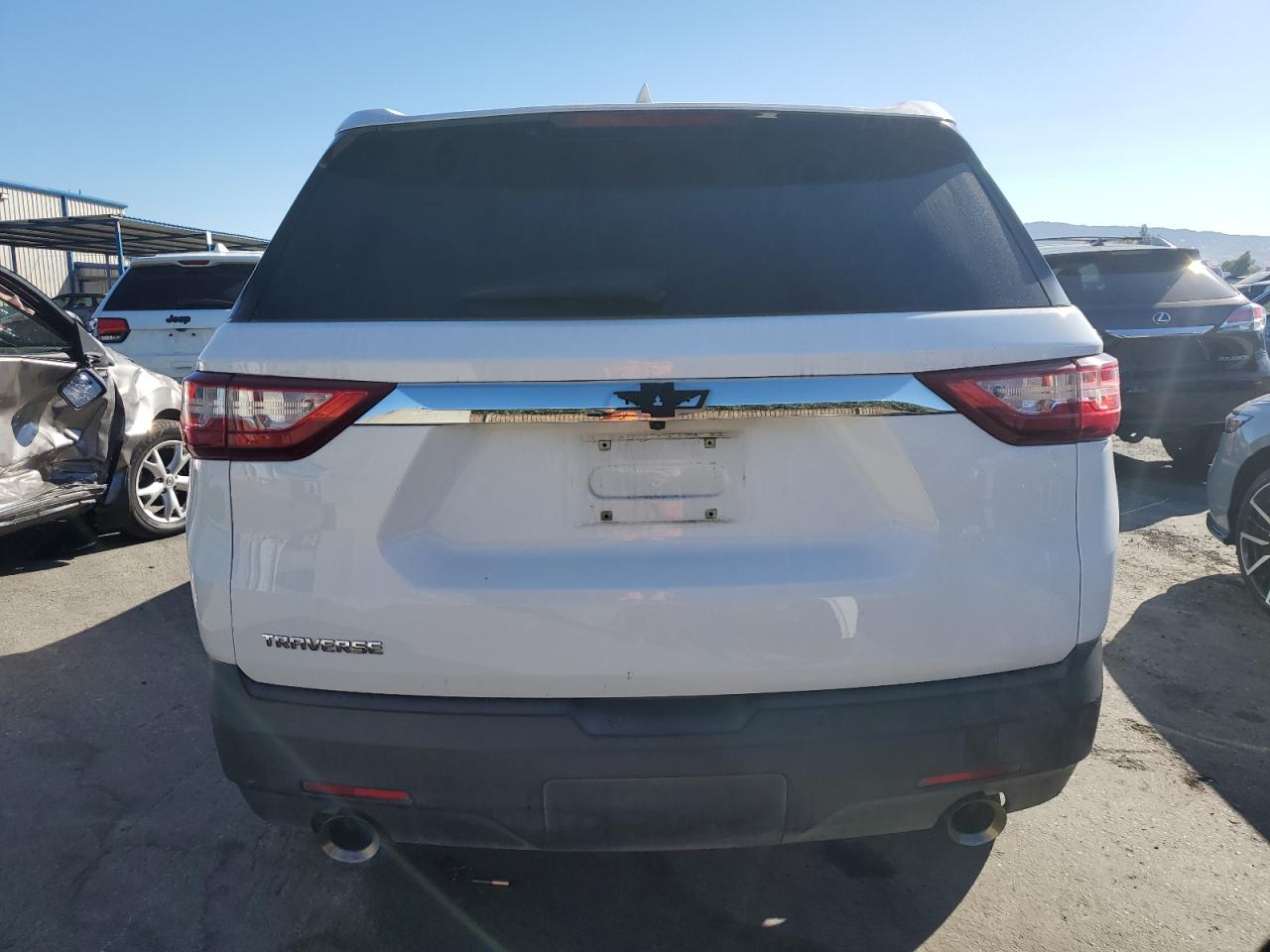 1GNERFKW7JJ252556 2018 Chevrolet Traverse Ls