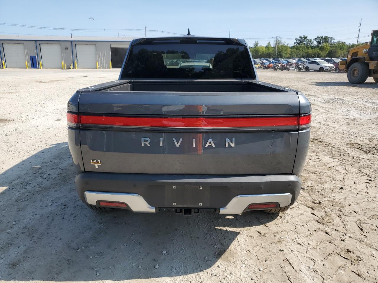 7FCTGAAA7NN015041 2022 Rivian R1T Adventure