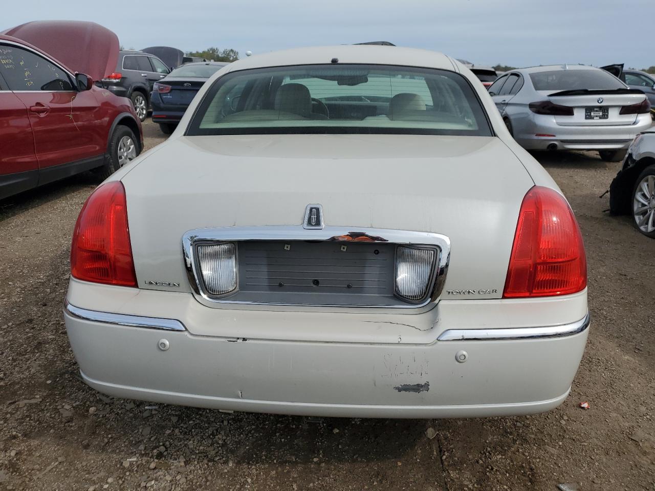 1LNHM83W24Y629932 2004 Lincoln Town Car Ultimate