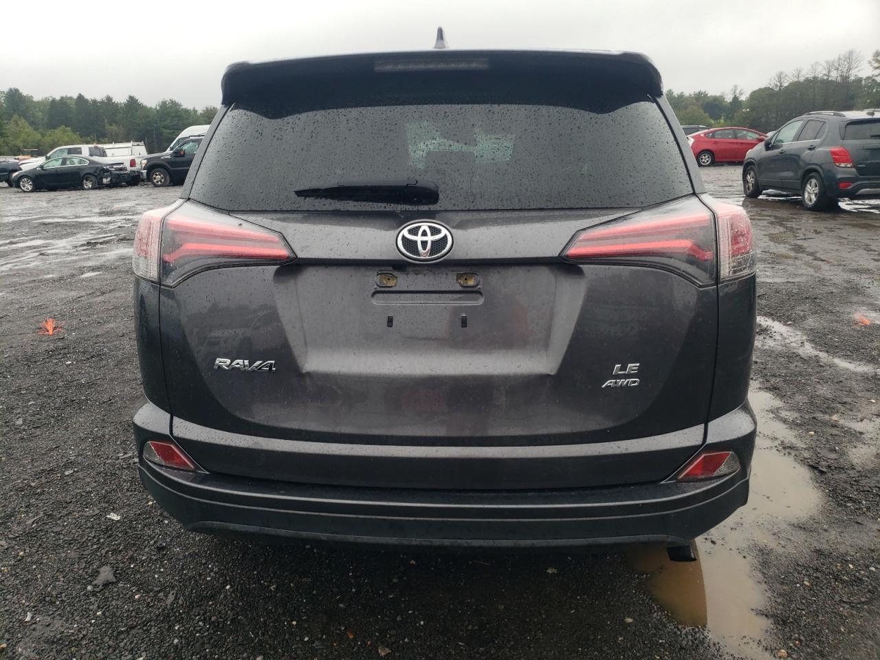 JTMBFREV0JJ733242 2018 Toyota Rav4 Le