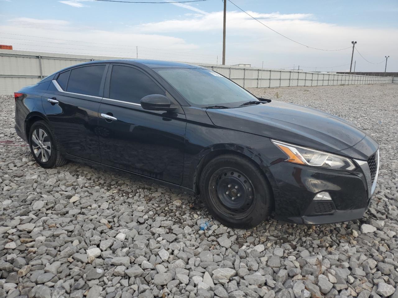 2020 Nissan Altima - Image 4