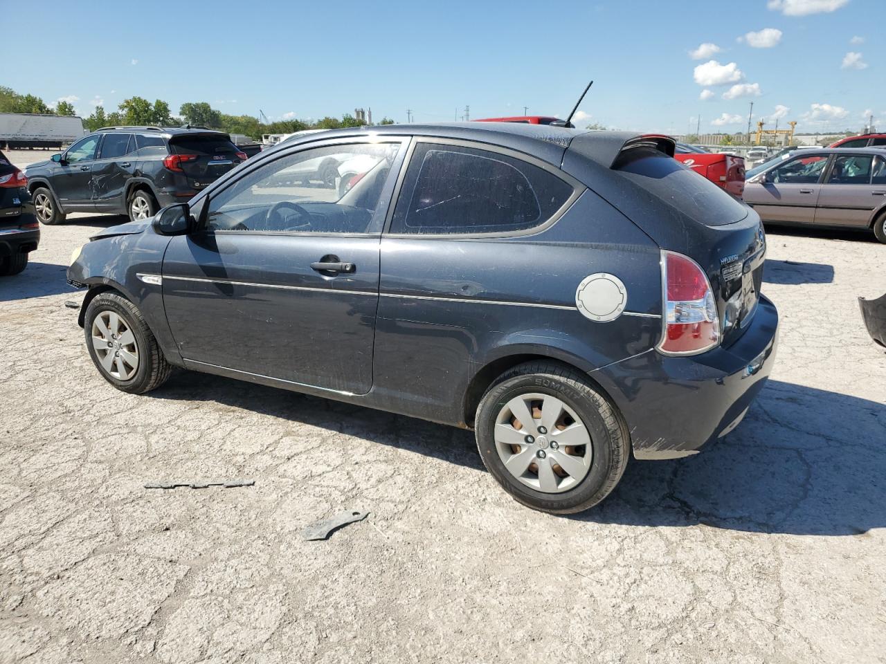 2009 Hyundai Accent - Image 2