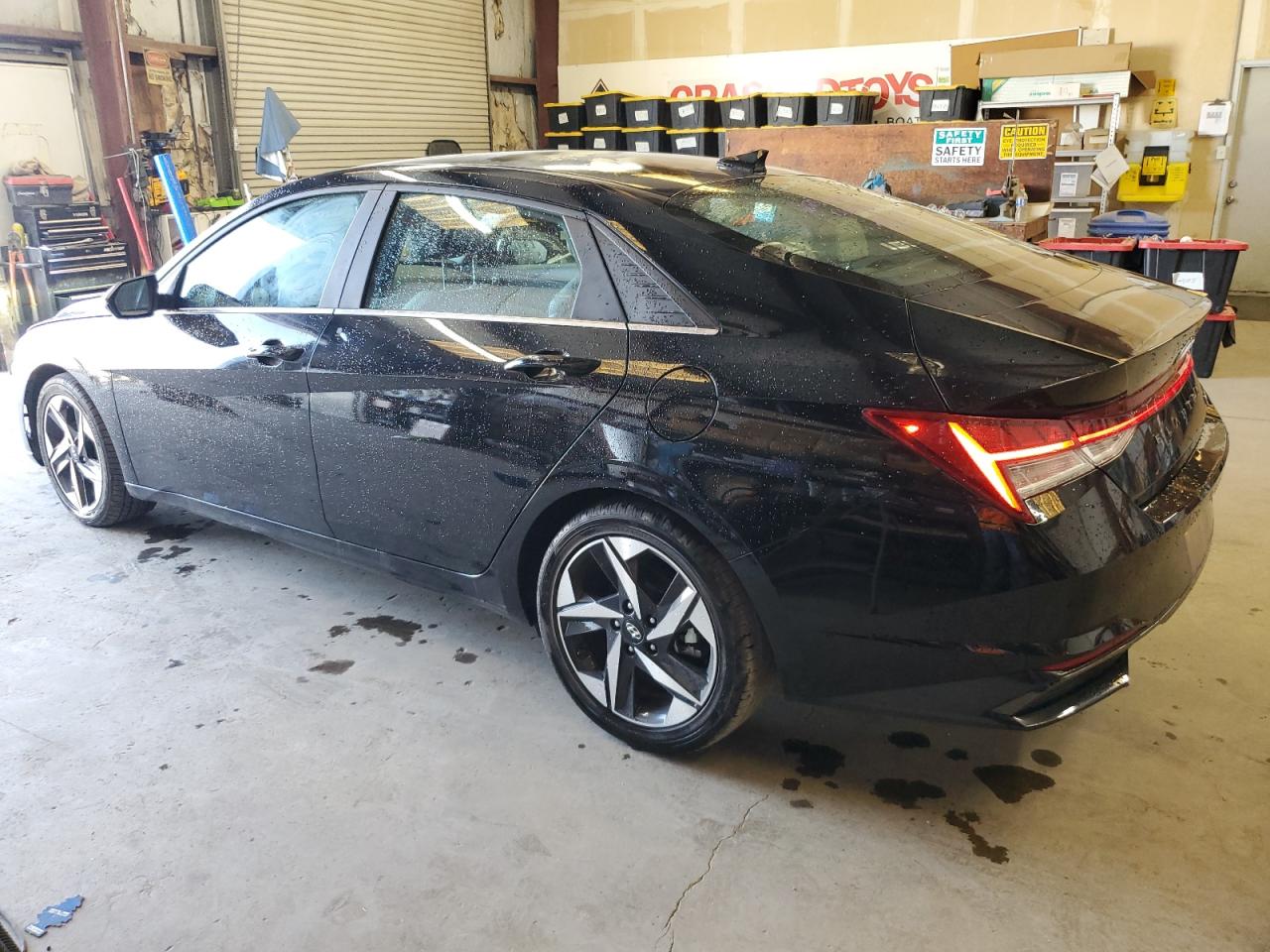 2023 Hyundai Elantra - Image 2