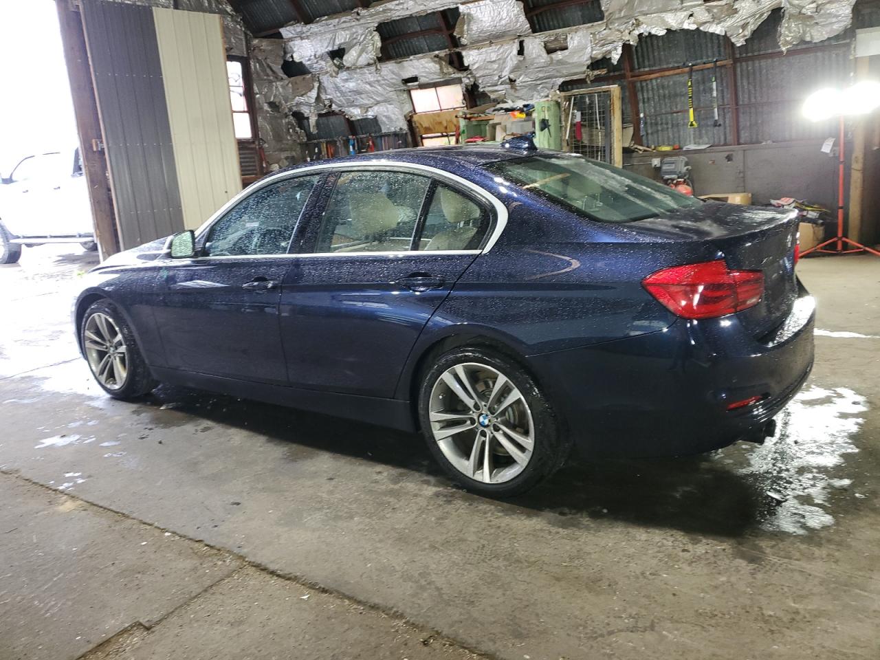 WBA8D9G36HNU63056 2017 BMW 3 SERIES - Image 2