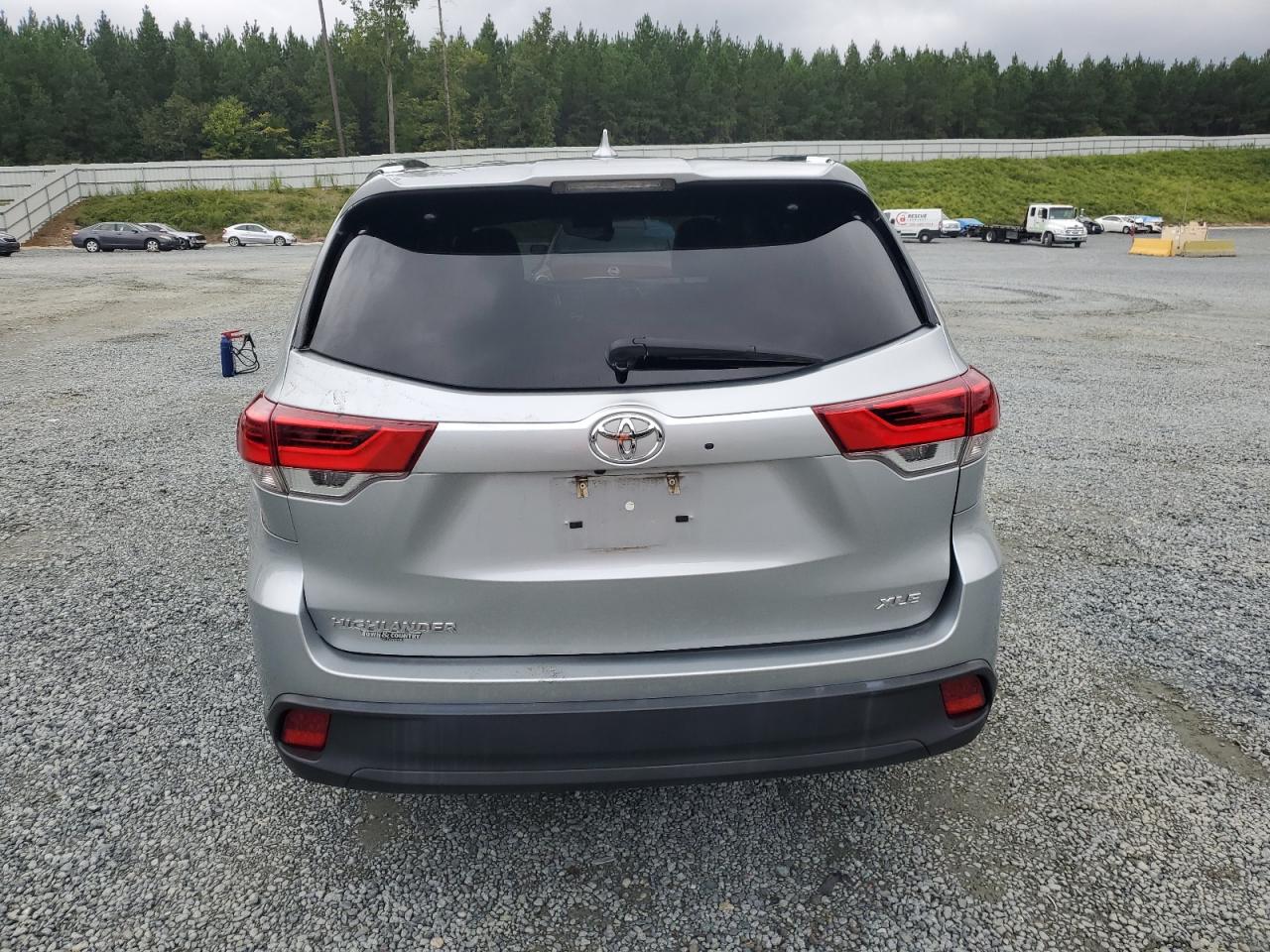 2019 Toyota Highlander Se VIN: 5TDKZRFH4KS564718 Lot: 71713484