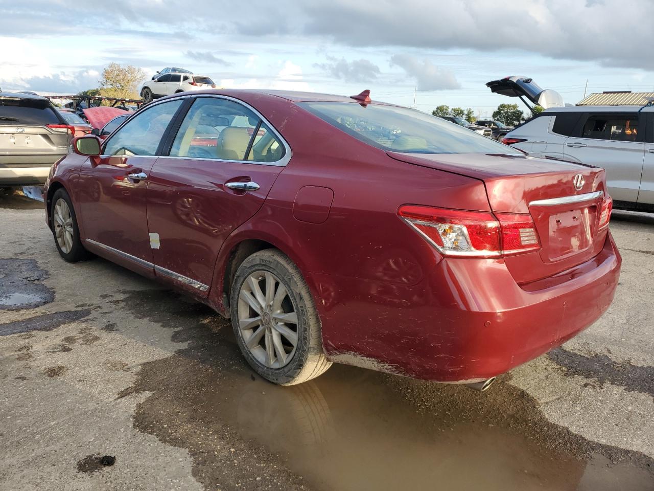2011 Lexus ES - Image 2