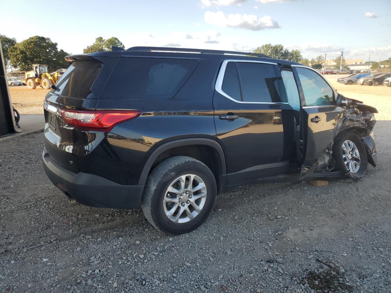 VIN 1GNERGKW7KJ215806 2019 CHEVROLET TRAVERSE no.3