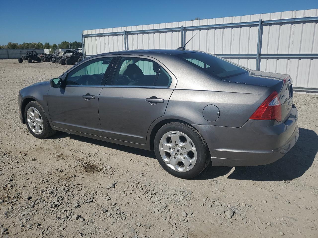 2010 Ford Fusion - Image 2
