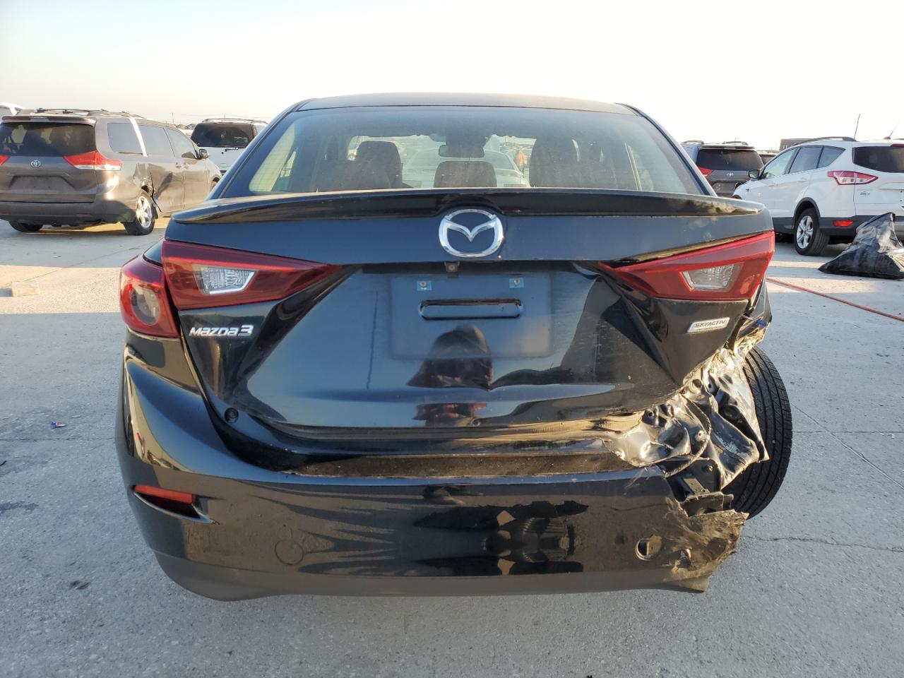 2018 Mazda 3 Touring VIN: 3MZBN1V30JM208166 Lot: 70585774