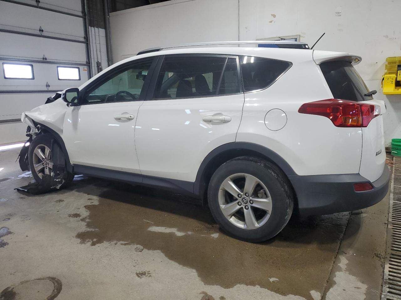 2015 Toyota RAV 4 - Image 2