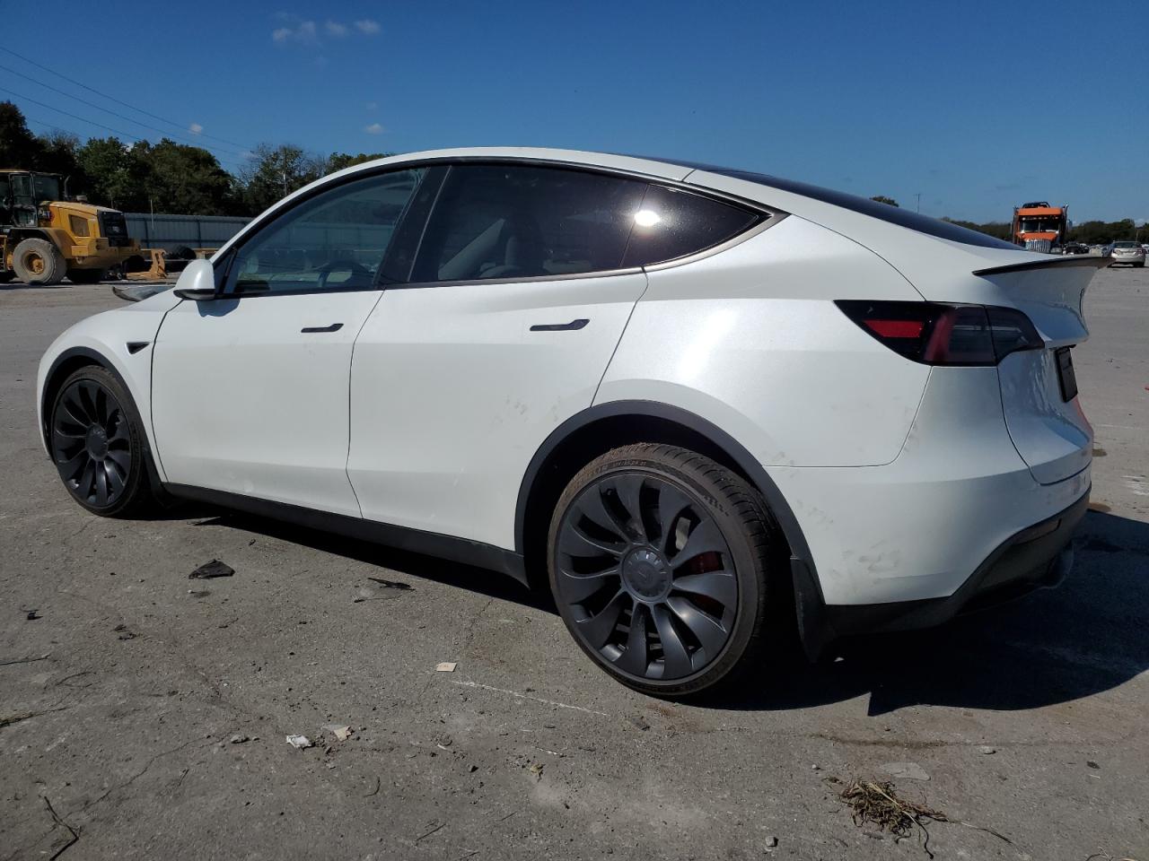 7SAYGDEF8PF864666 2023 TESLA MODEL Y - Image 2