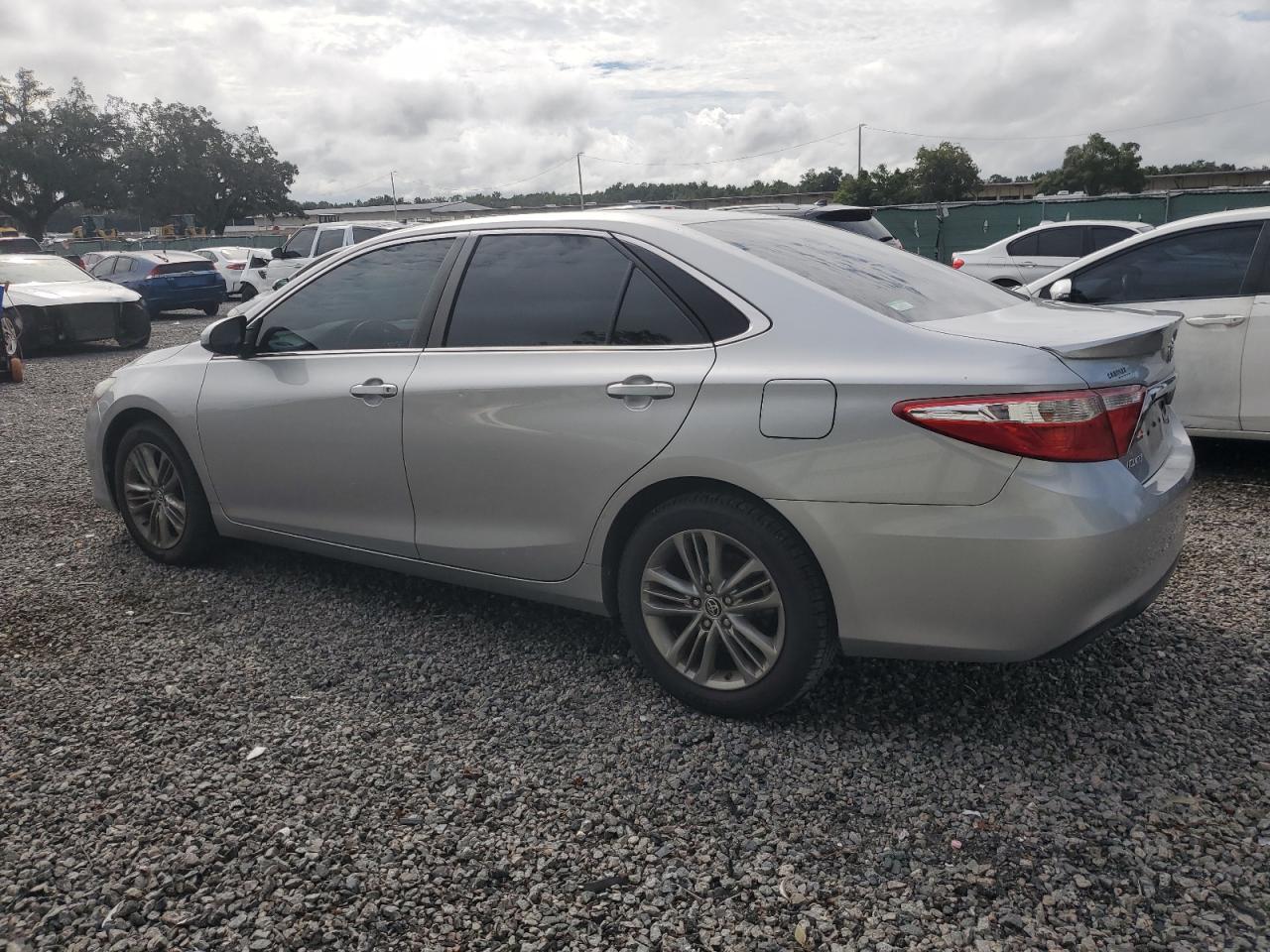 4T1BF1FK4FU109063 2015 TOYOTA CAMRY - Image 2