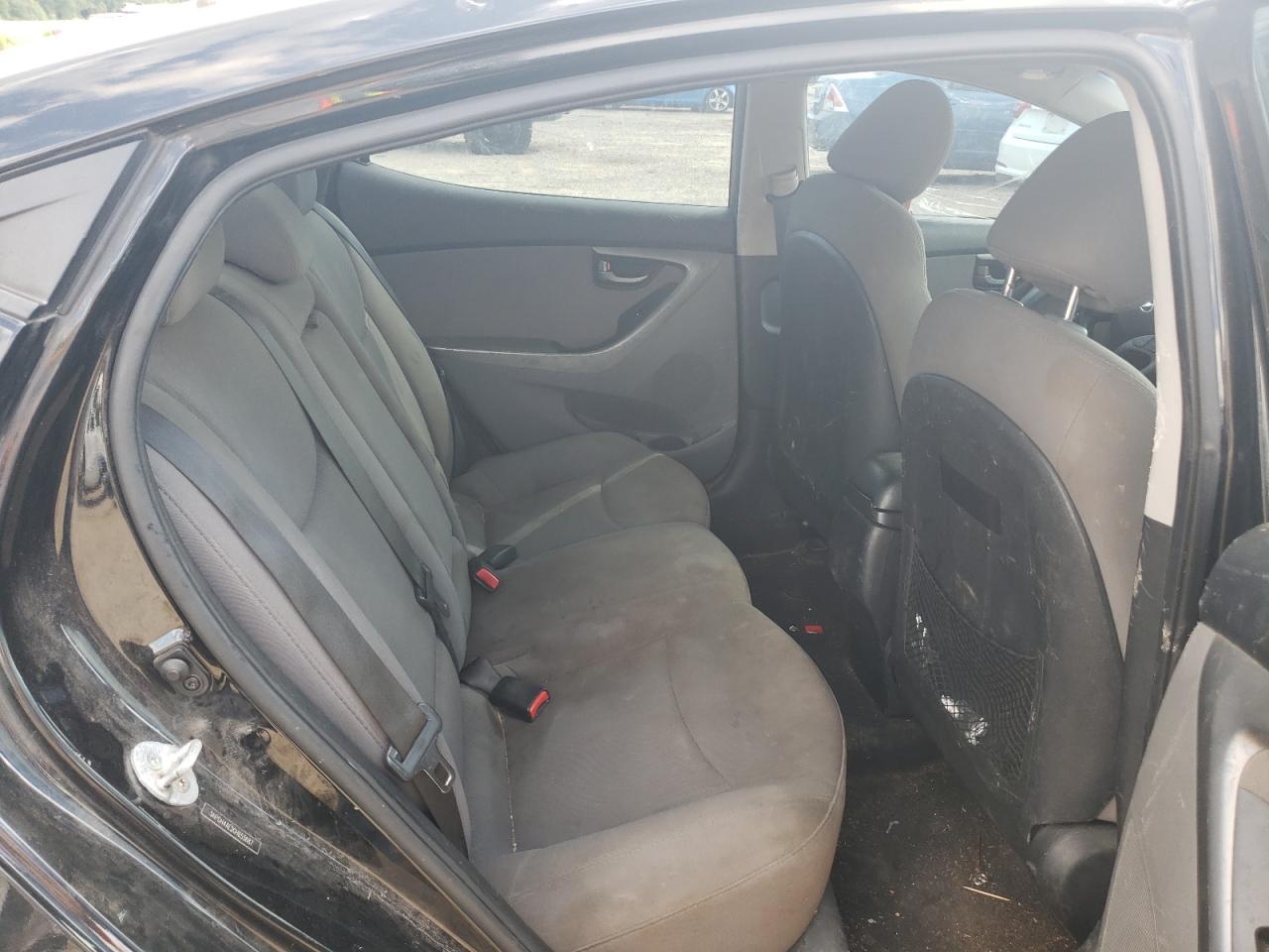 2016 Hyundai Elantra - Image 10