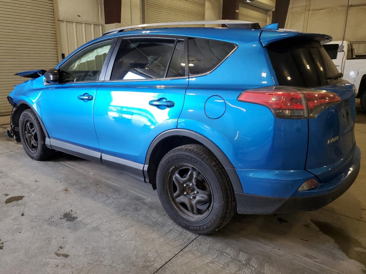 JTMBFREV3HJ133065 2017 TOYOTA RAV 4 - Image 2