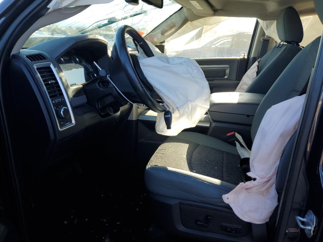 2014 RAM 1500 - Image 7