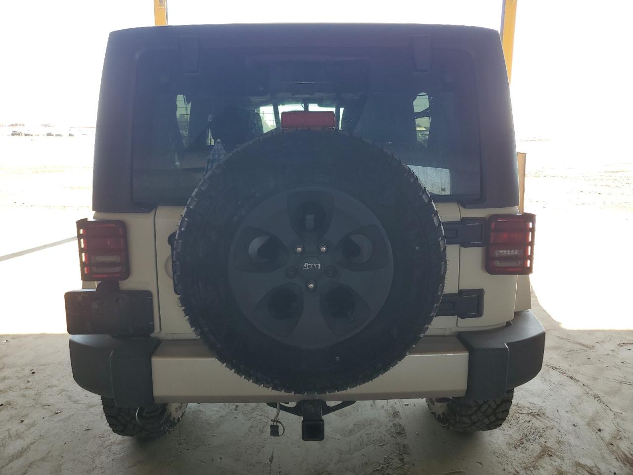 1C4HJWEG8JL938031 2018 Jeep Wrangler Unlimited Sahara