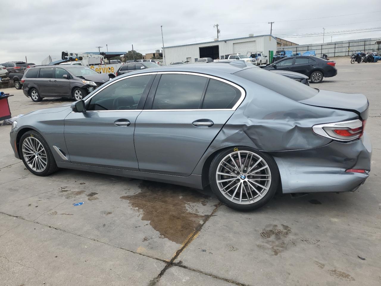 WBAJE5C50JWA93028 2018 BMW 5 SERIES - Image 2