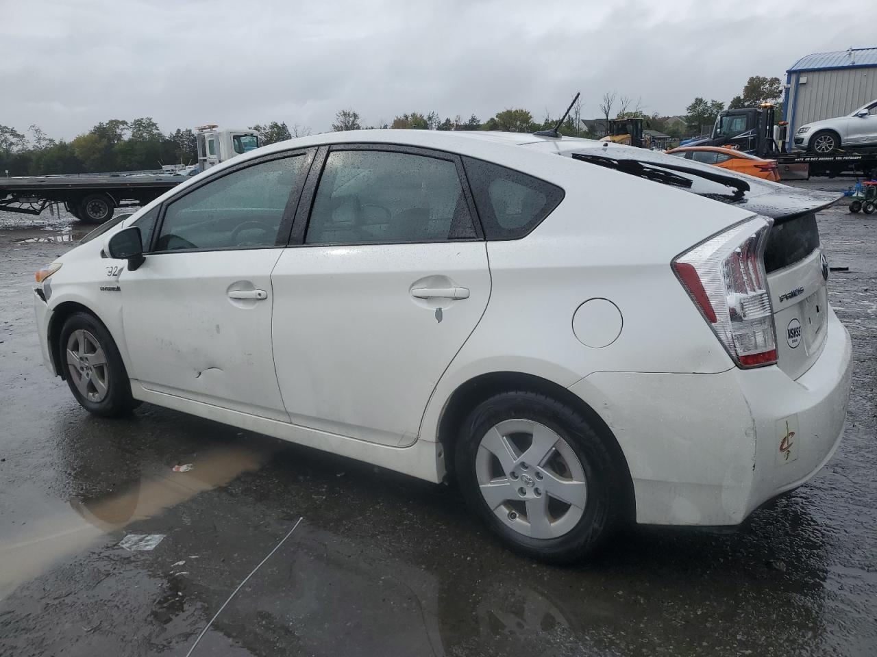2011 Toyota Prius - Image 2