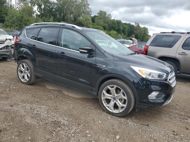  FORD ESCAPE 2019 Czarny