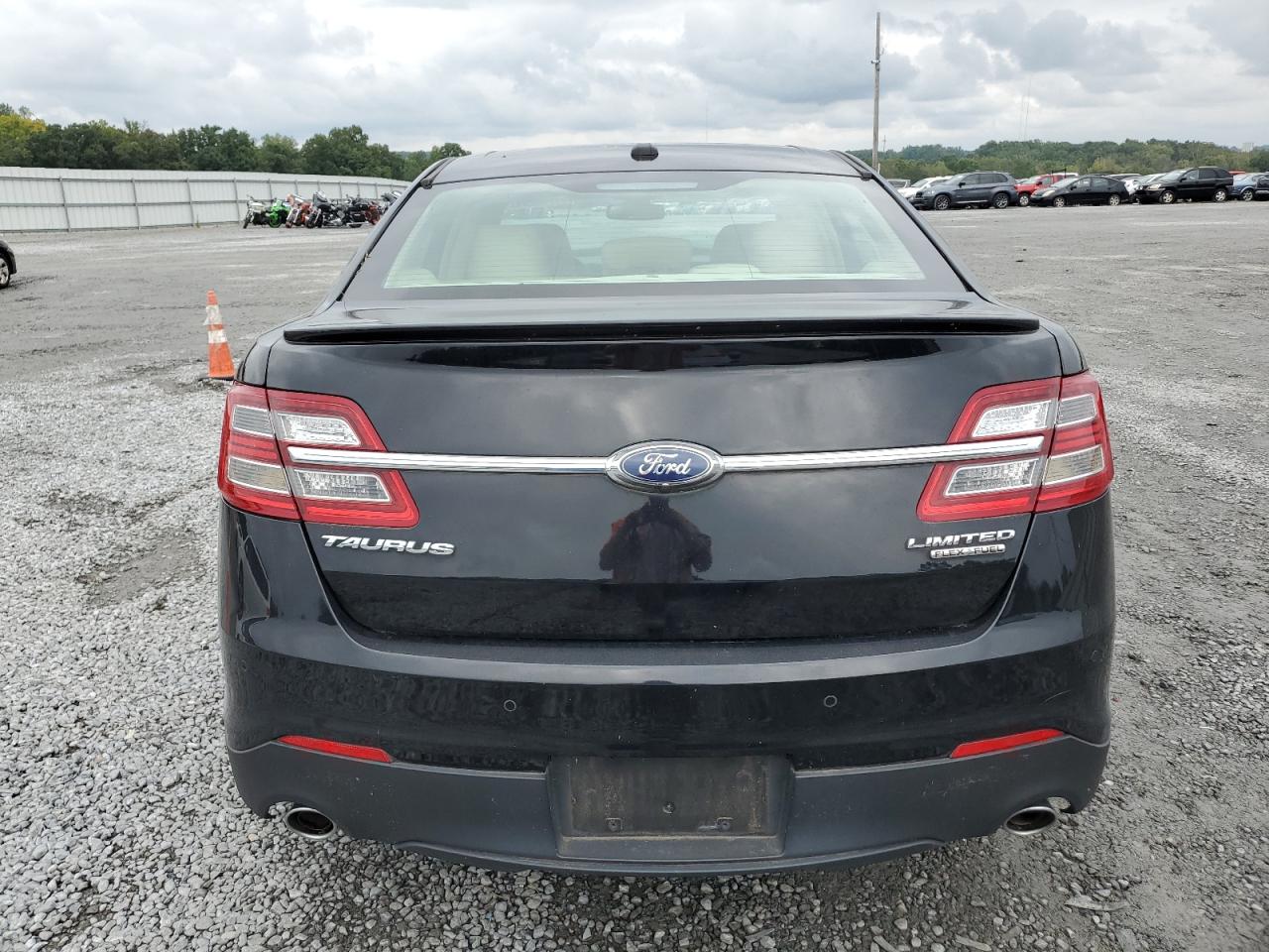 1FAHP2F87JG143663 2018 Ford Taurus Limited