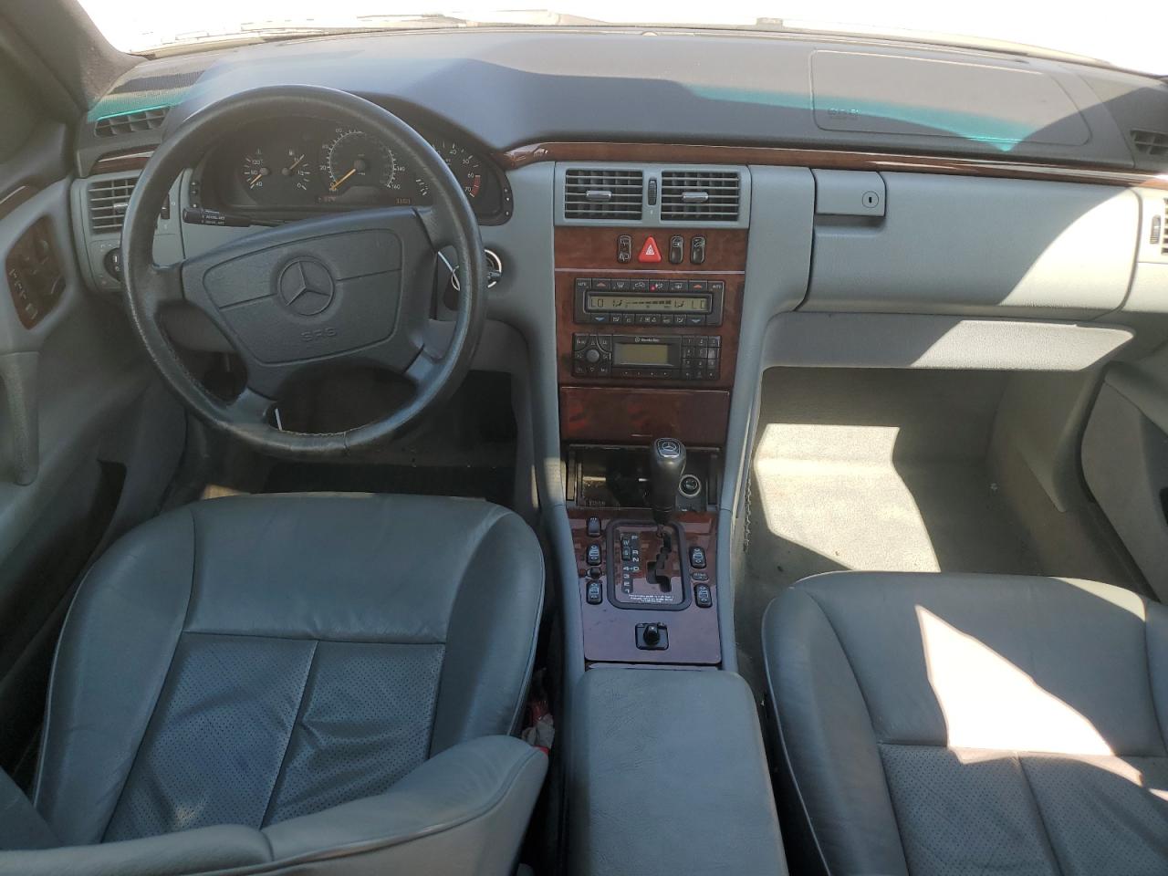 1999 Mercedes-Benz E 320 VIN: WDBJH65F1XA811693 Lot: 69370604