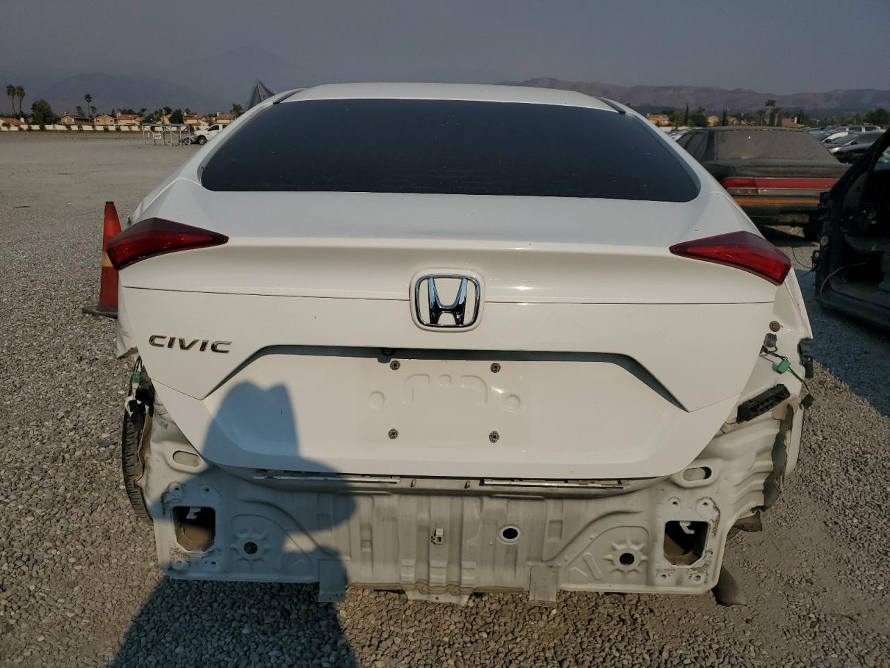 2HGFC2F56JH511226 2018 Honda Civic Lx