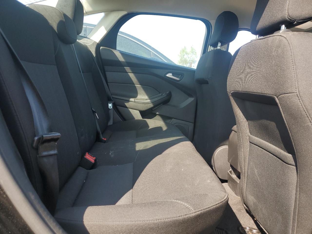 1FADP3FE9JL268133 2018 Ford Focus Se