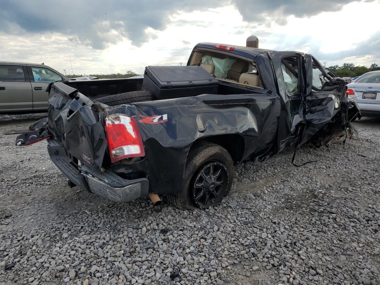 2011 GMC Sierra - Image 3