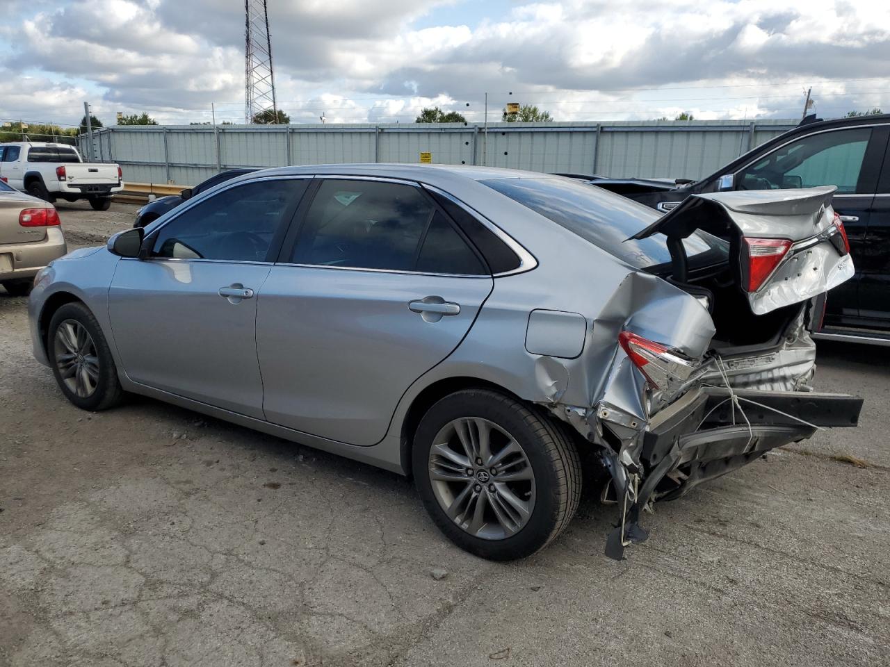 4T1BF1FK3GU255519 2016 TOYOTA CAMRY - Image 2