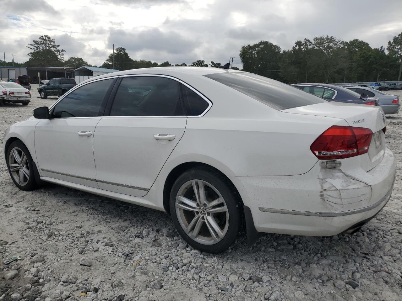 1VWBT7A36FC085593 2015 VOLKSWAGEN PASSAT - Image 2