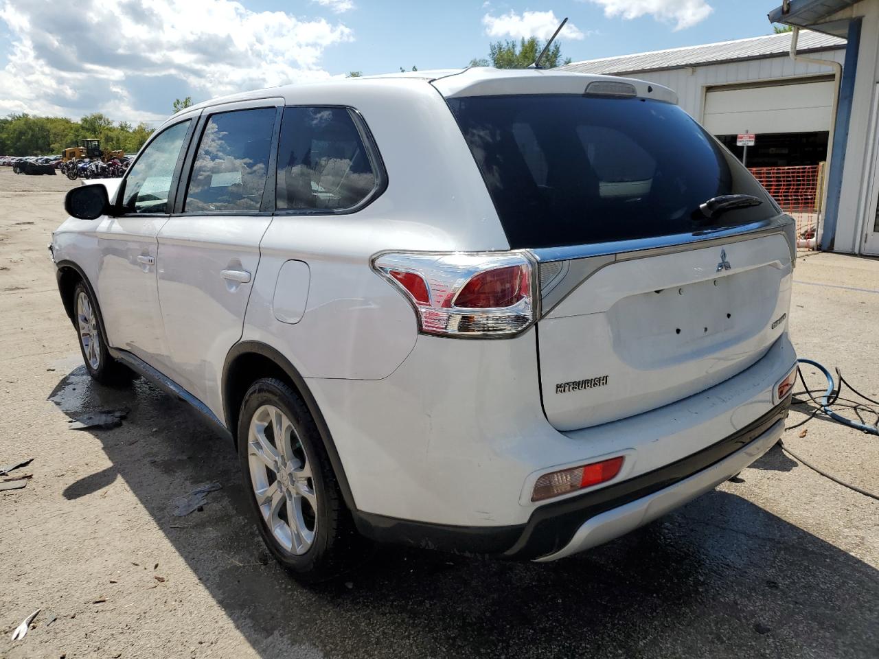 JA4AD3A39FZ008938 2015 MITSUBISHI OUTLANDER - Image 2