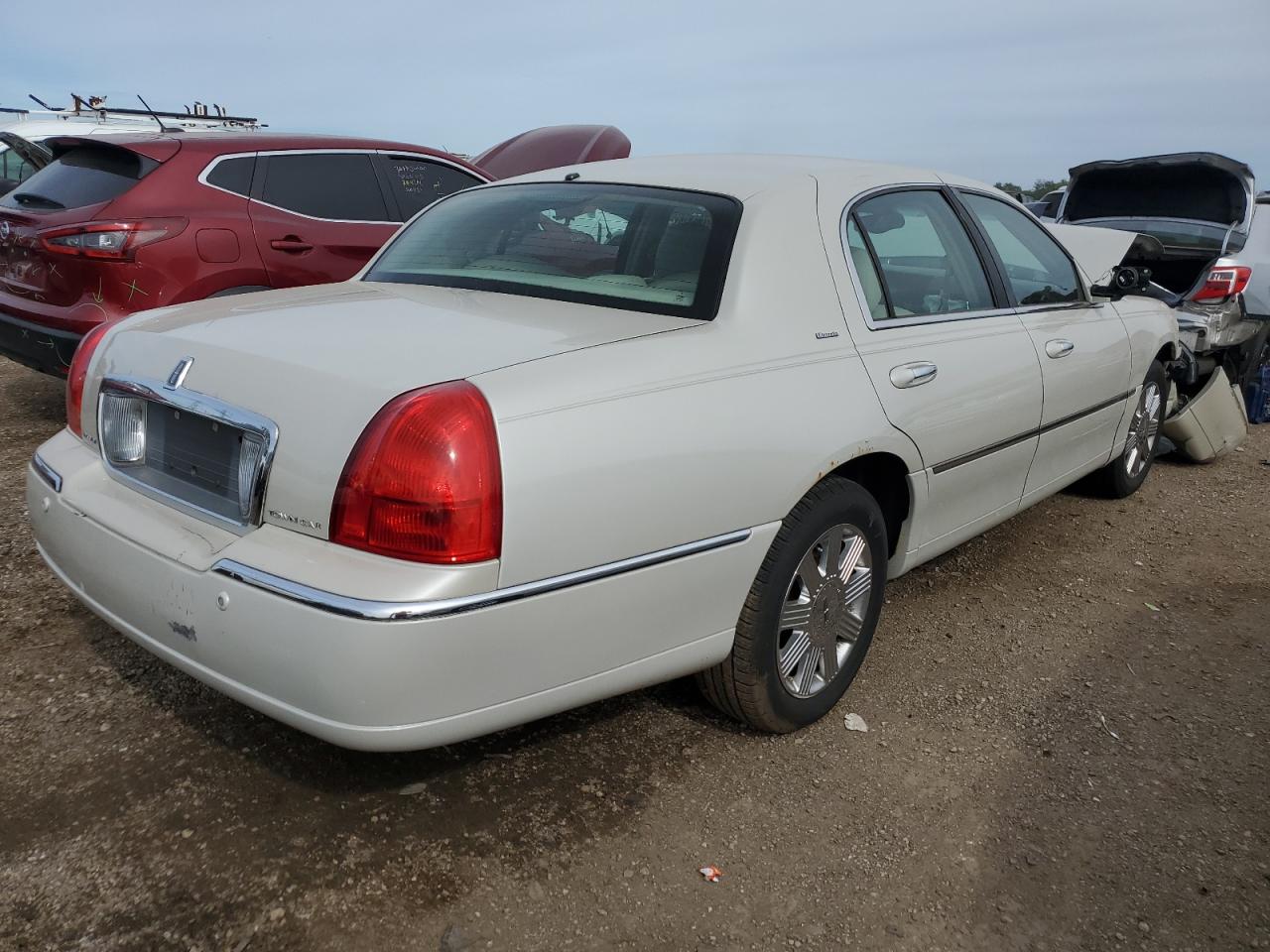 1LNHM83W24Y629932 2004 Lincoln Town Car Ultimate