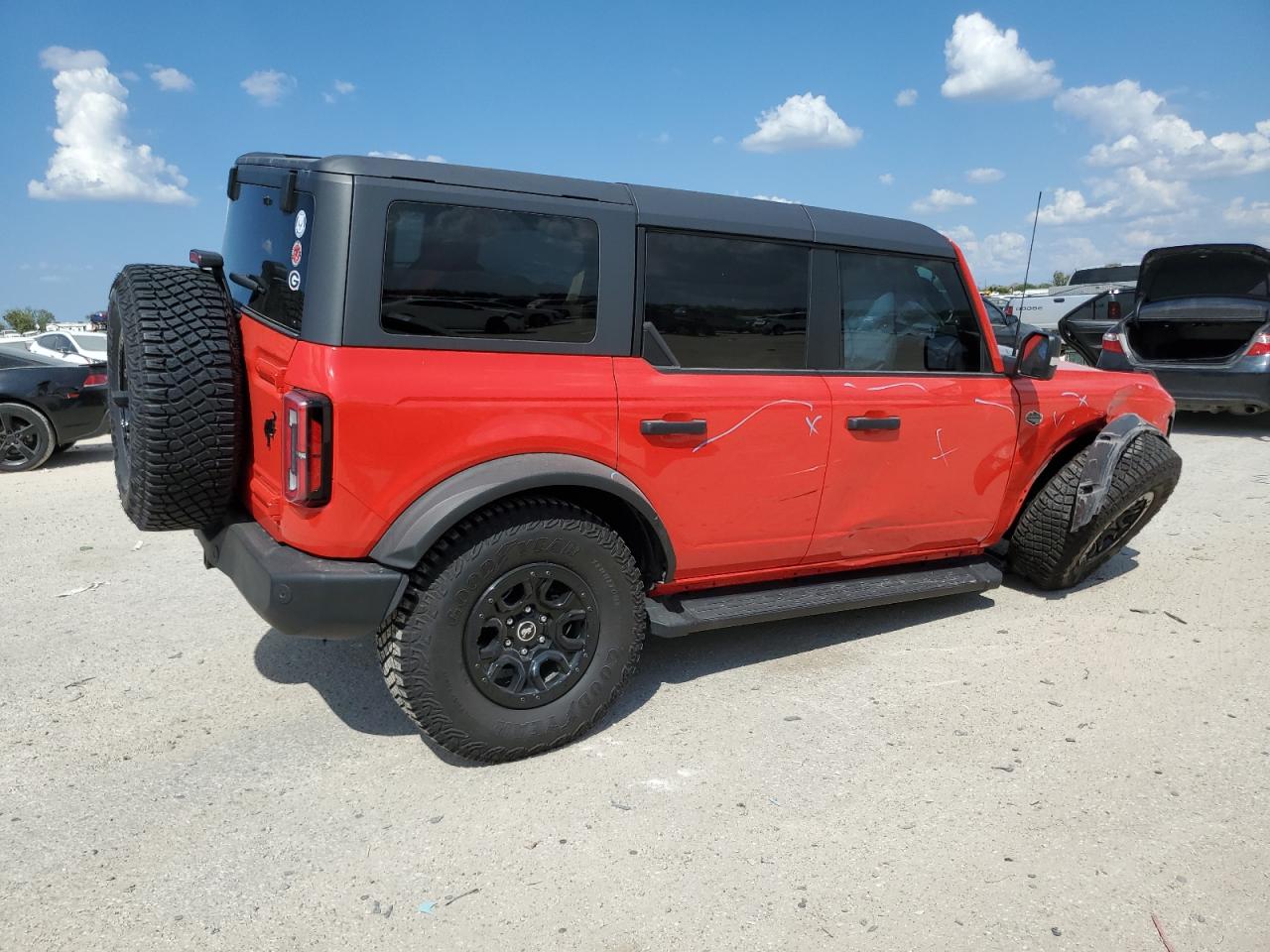 2023 Ford Bronco - Image 3