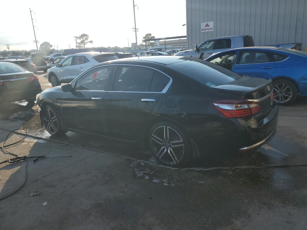 1HGCR2F16HA037169 2017 HONDA ACCORD - Image 2