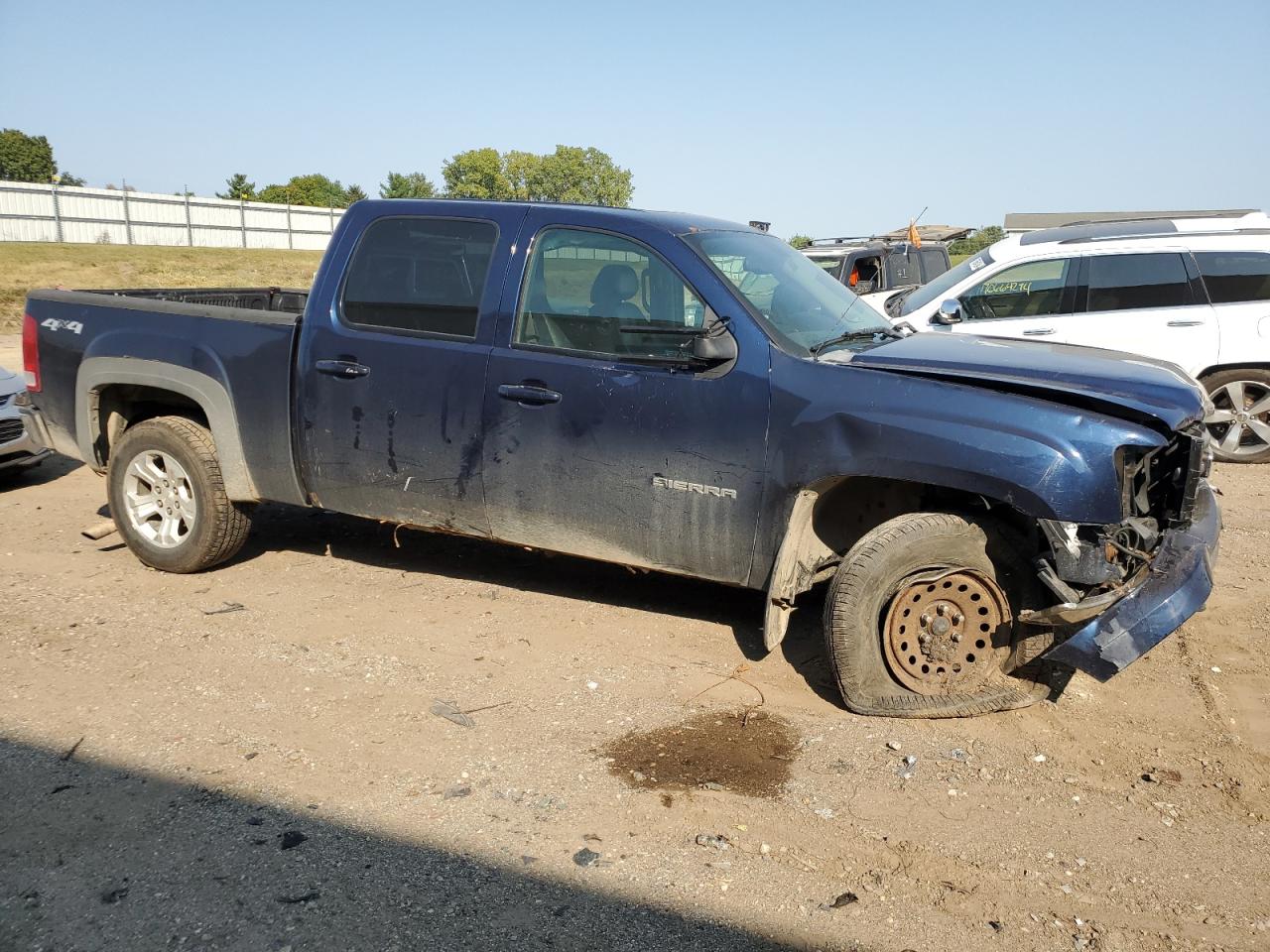 2011 GMC Sierra - Image 4