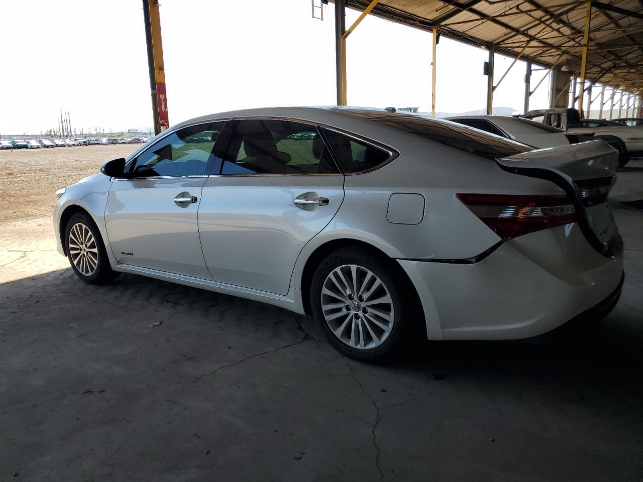 2015 Toyota Avalon - Image 2