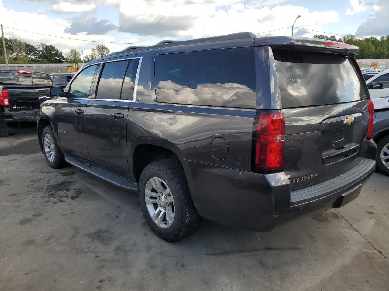 1GNSKJKC8FR727074 2015 CHEVROLET SUBURBAN - Image 2