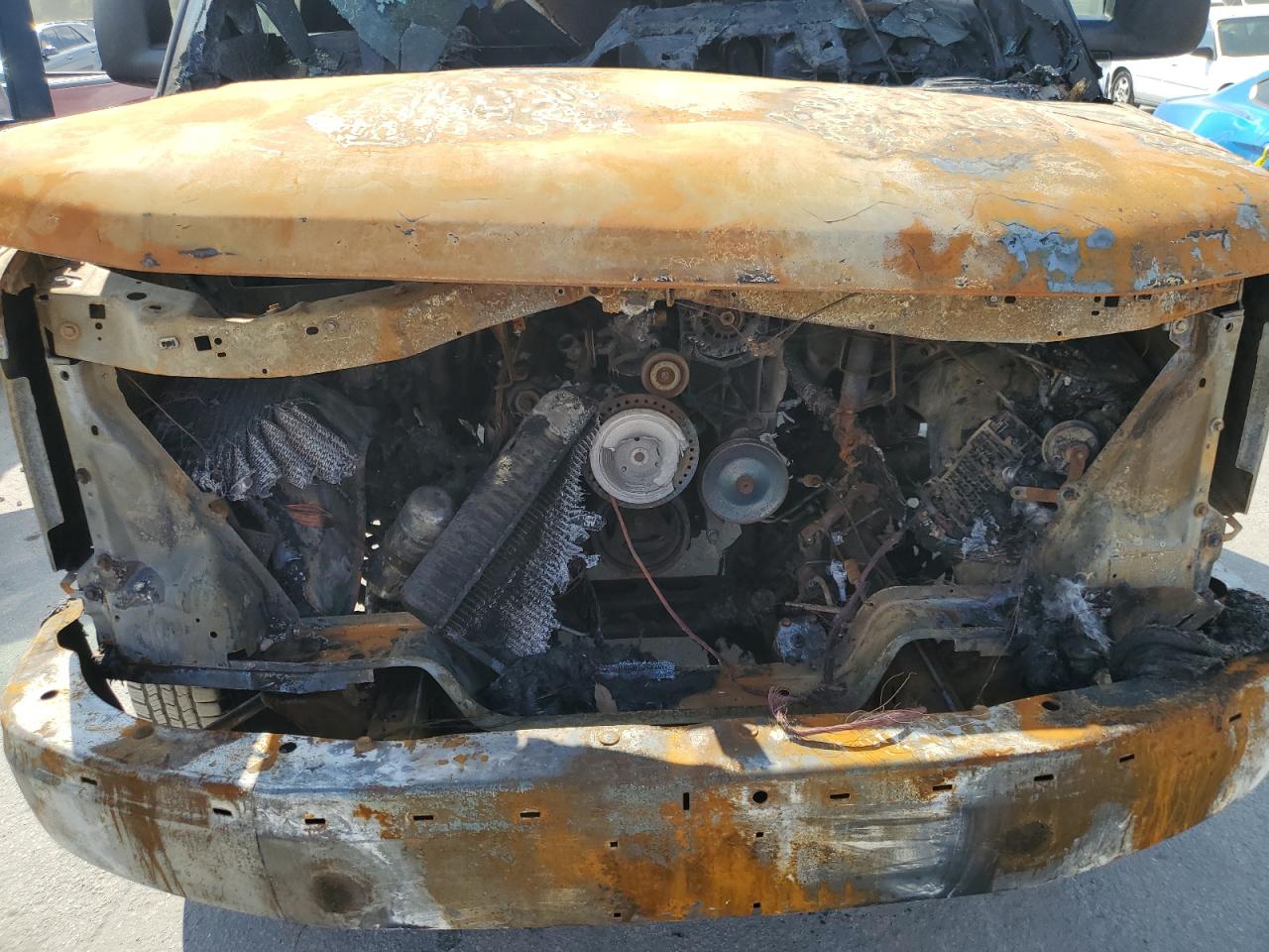 2005 Chevrolet Express - Image 12
