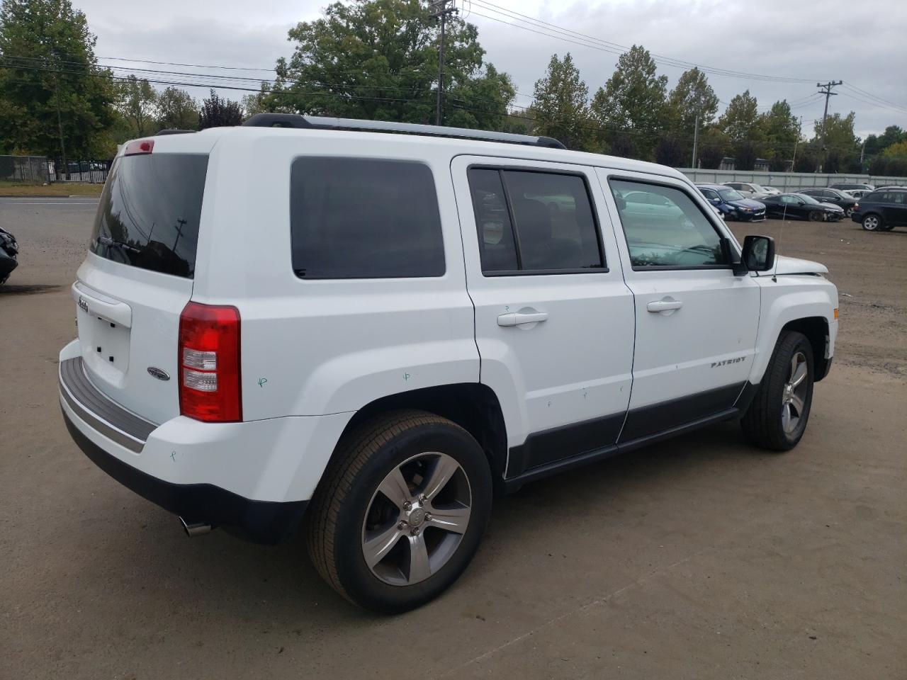 2016 Jeep Liberty (Patriot) - Image 3