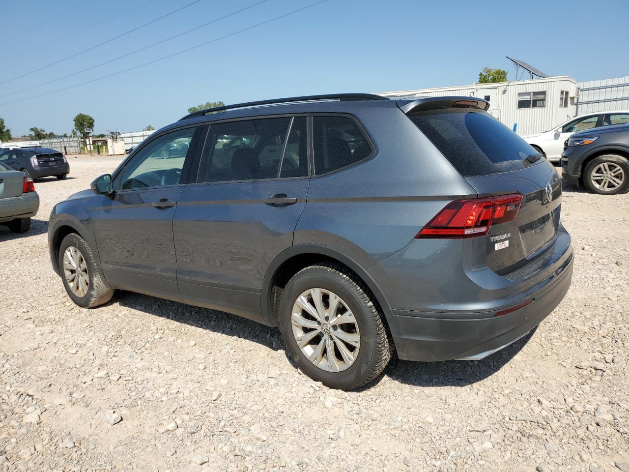 3VV1B7AX8KM032327 2019 VOLKSWAGEN TIGUAN - Image 2