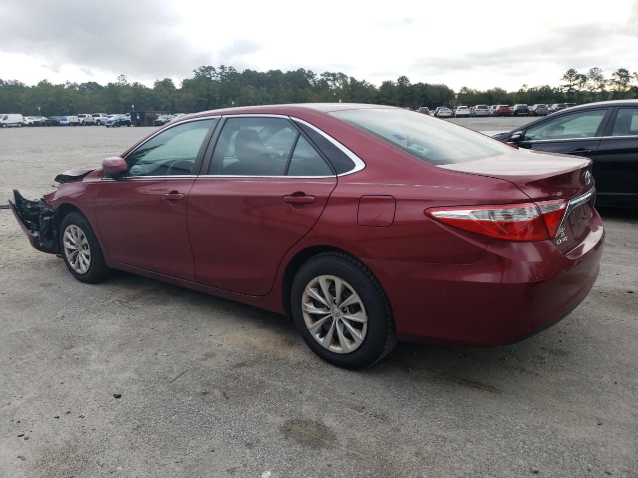 4T1BF1FK2HU635226 2017 TOYOTA CAMRY - Image 2