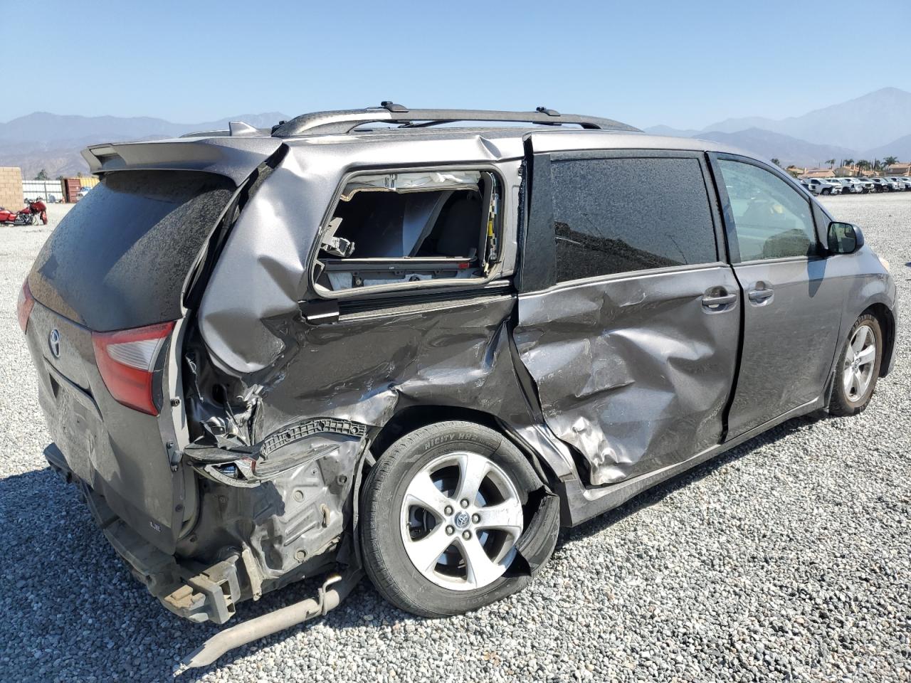 2018 Toyota Sienna - Image 3
