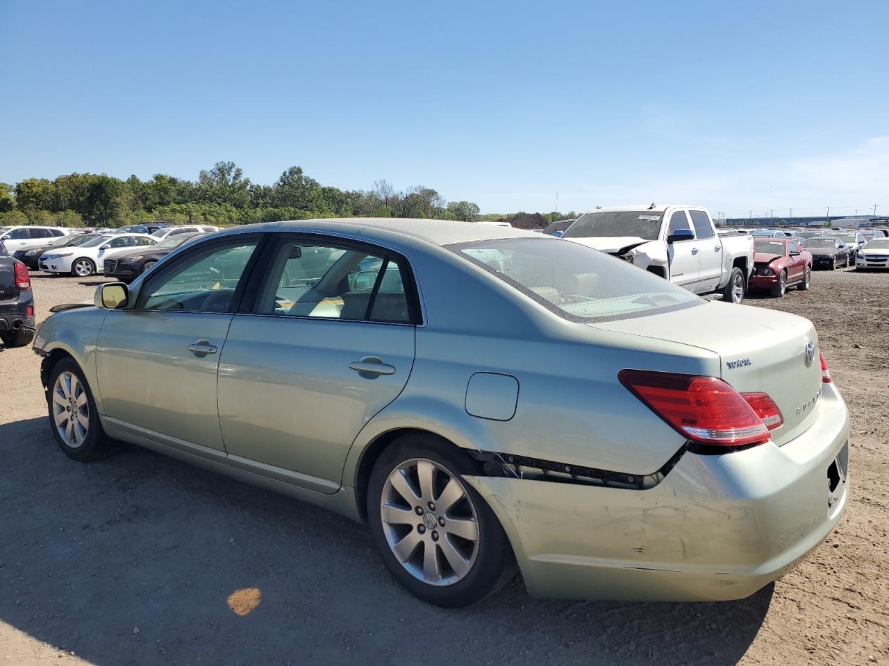 2006 Toyota Avalon - Image 2