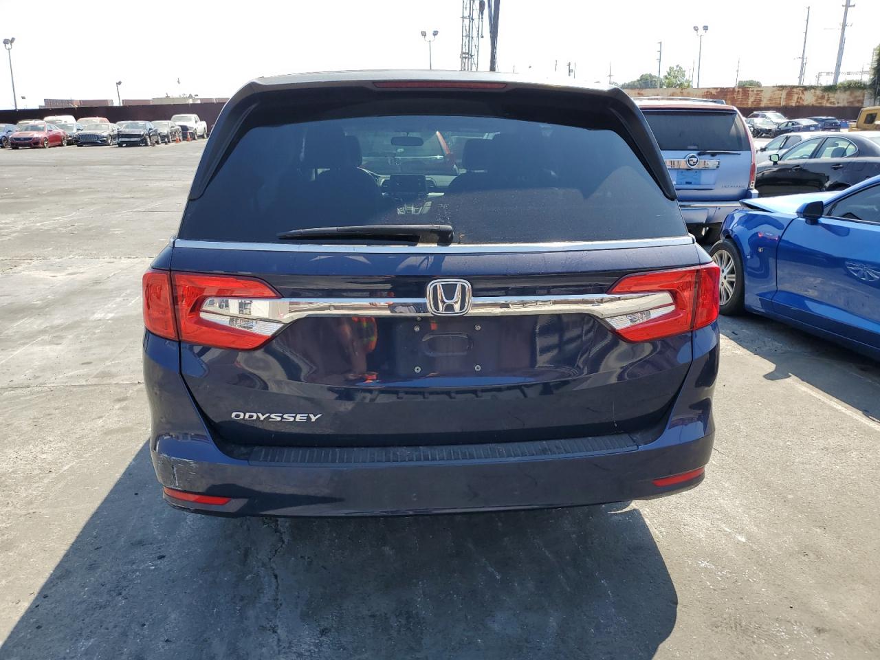 5FNRL6H28JB085776 2018 Honda Odyssey Lx